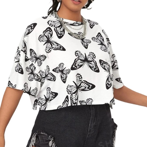 🦋 PLUS Crop Tee 🦋 - Picture 3 of 7